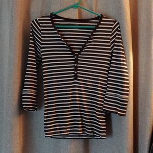 3/4 sleeve black amd white stripped shirt